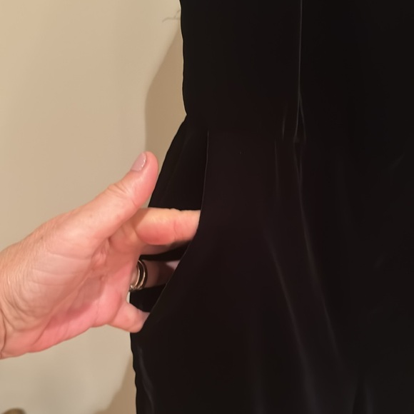 BLACK VELVET NWOT BANANA REPUBLIC VELVET CROPPED LEG JUMPSUIT WITH POCKETS SZ 2 - Picture 8 of 16